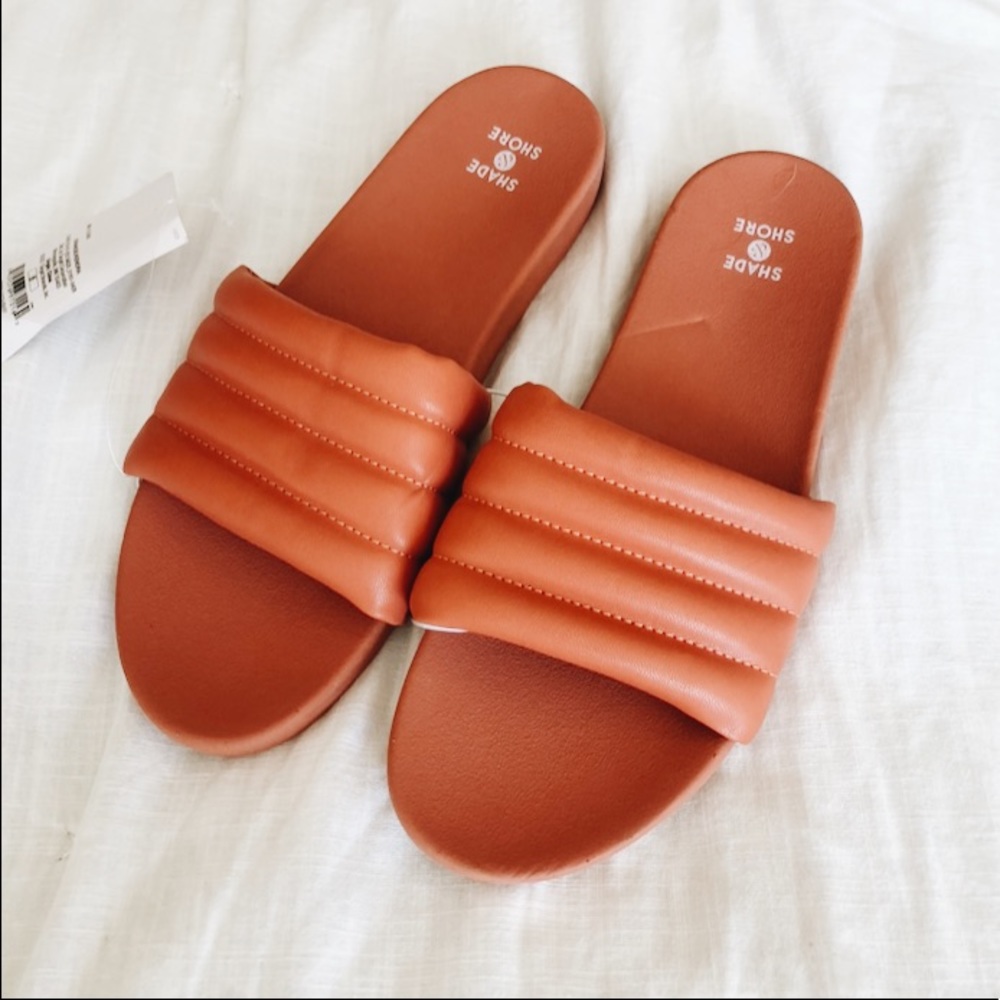 trendy red slides - Picture 1 of 4